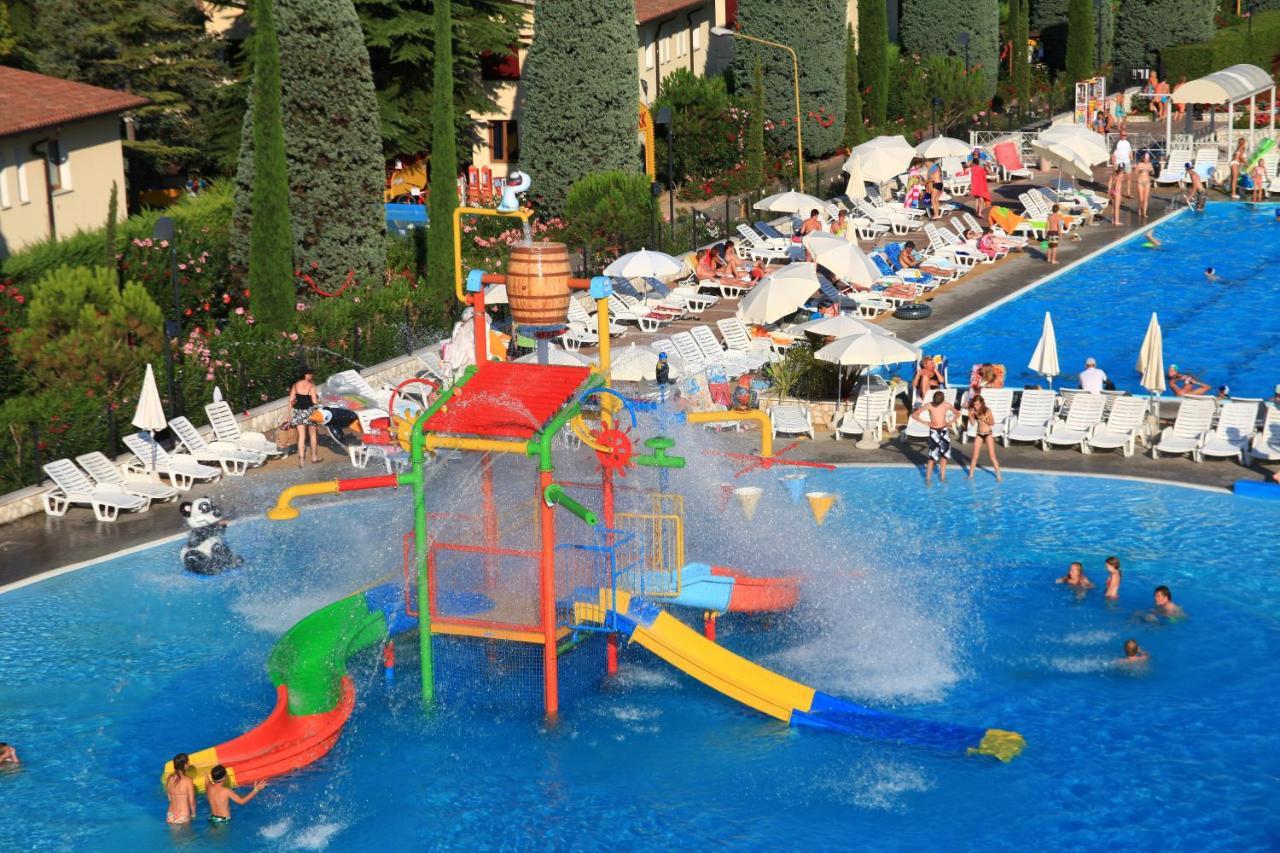 Happy Camp Mobile Homes In Camping Bella Italia Peschiera del Garda Exterior foto